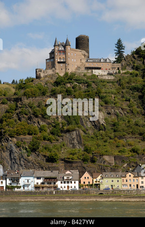 Der Rhein mit der Stadt Sankt Goarshausen und die Burg Burg Katz Stockfoto