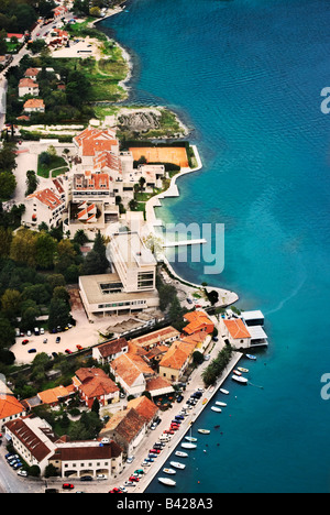 Blick hinunter auf die Bucht von Kotor, Montenegro Stockfoto