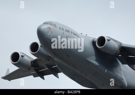 Boeing c-17 Globemaster III militärische Transportflugzeug fliegen, Elmendorf Air Force base, Anchorage, Alaska, Usa Stockfoto