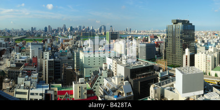 Blick von Shin Osaka in Richtung Coburg Fluss und Umeda Downtown, Osaka JP Stockfoto