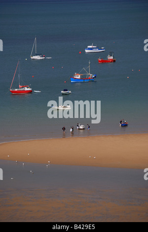 Aussicht auf den Strand bei Sonnenuntergang, Tenby, Carmarthen Bay, Pembrokeshire, Wales, Vereinigtes Königreich Stockfoto