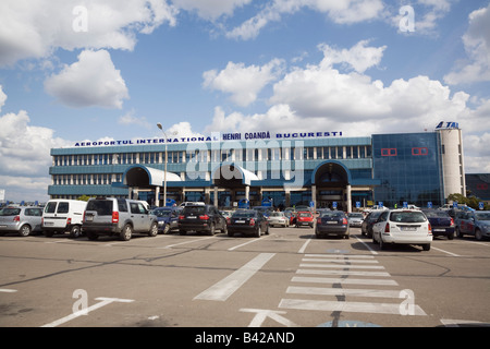 Otopeni Flughafen Bukarest Rumänien internationale Abflüge Außenaufnahme vom Parkplatz Stockfoto