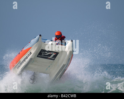 Mannschaft in Aktion beim 2008 Zapcat Powerboat National Championship Finale im Watergate Bay, Cornwall Stockfoto