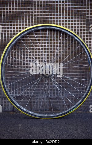 Nahaufnahme von aufgelösten Rennlenker Fahrrad gefliesten Wand gelehnt Stockfoto