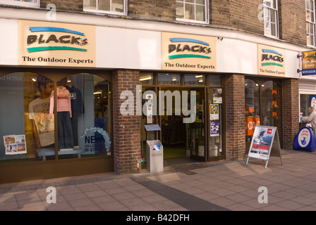 Schwarze, Outdoor-shop Verkauf Bekleidung und outdoor-Aktivitäten waren in Norwich, Norfolk, Großbritannien Stockfoto