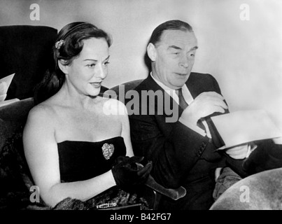 Remarque, Erich Maria, 22.6.1898 - 25.9.1970, deutsche Autorin/Schriftstellerin, mit seiner dritten Frau Paulette Goddard (1910-1990), Sitting, New York City, 1957, Remark, 1950er Jahre, Ehepaar, Ehemann, Frau, Stockfoto