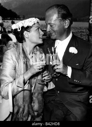 Bartok, Eva, 18.6.1927 - 1.8.1998, deutsche Schauspielerin, halbe Länge, mit ihrem Mann Curd Juergens, 1955, Stockfoto