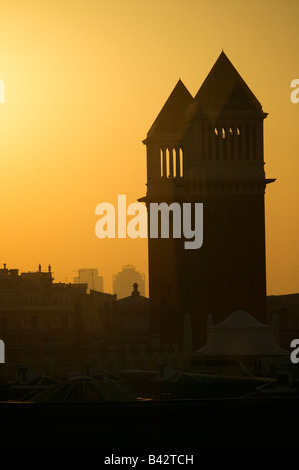 Sonnenaufgang am venezianischen Türme am Plaça d ' Espanya, Barcelona, Spanien Stockfoto