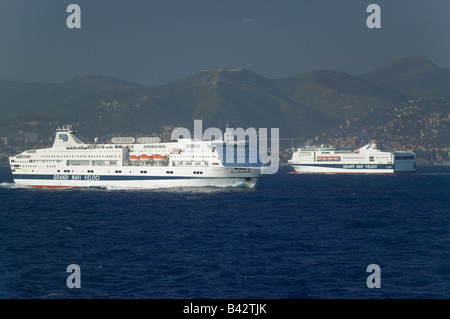 Grandi Navi Veloci Fähre vor Küste von Genua, Italien Stockfoto