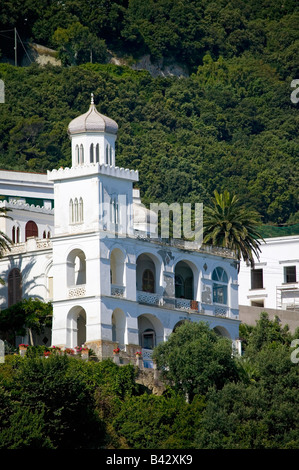 Gebäude mit Blick auf die Stadt von Capri, einer italienischen Insel vor der Sorrentinischen Halbinsel auf der südlichen Seite des Golfs von Neapel, in der Stockfoto