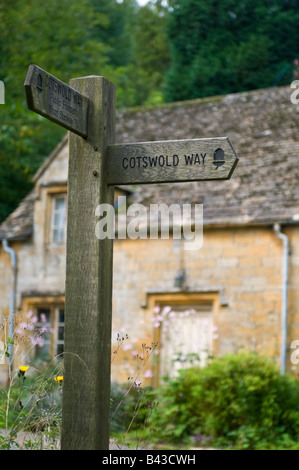 Wegweiser aus Holz für den Cotswold Weg Stockfoto