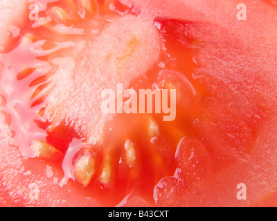 Nahaufnahme des Innenministeriums eine reife Tomate mit Samen Stockfoto