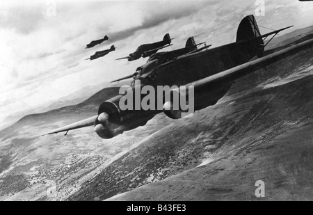 Geographie/Reisen, Spanien, spanischer Bürgerkrieg 1936 - 1939, Luftkrieg, italienischer Bomber, Savoia Marchetti SM 79, 'Sparviero' in nationalistischem Dienst, ca. 1937, Stockfoto