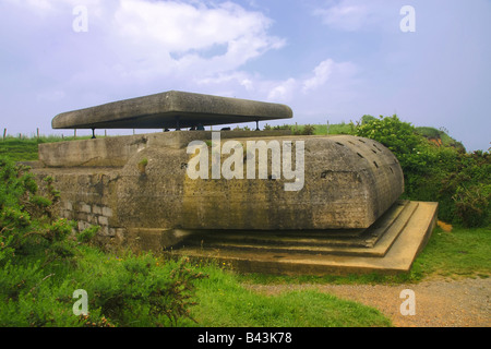 Deutsche Artillerie Beobachtung Bunker, mit Blick auf die Omaha und Gold Strände in der Normandie, Frankreich. Stockfoto