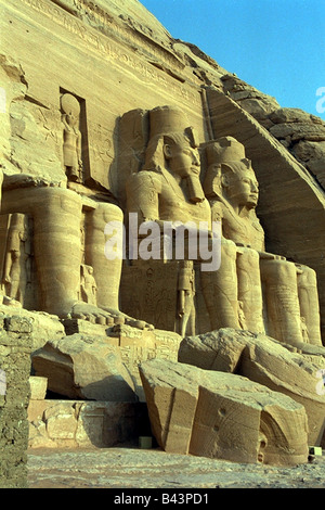 Geographie/Reisen, Ägypten, Abu Simbel, große Tempel, Vier kolossale Statuen von Ramses II (1279-1213 v. Chr.), Statue, 20 m hoch, Ramses, UNESCO-Weltkulturerbe- Stätten, Additional-Rights - Clearance-Info - Not-Available Stockfoto