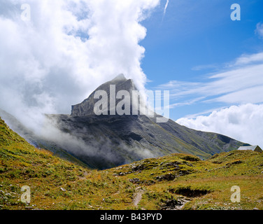 "Der fliegende Berg" wilde Bergwelt auf dem Aufstieg zum Col du Sanetsch Col du Sénin Wallis Wallis Europa Schweiz Alpen Stockfoto