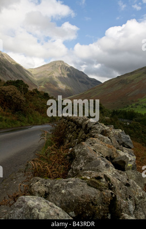 Lane, Wasdale Head und großen Giebel, Nationalpark Lake District, Cumbria Stockfoto