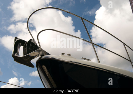 Sunseeker Luxus-Motoryachten an der Southampton Boat Show Hampshire in England Stockfoto