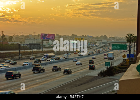 405 Freeway 405 Los Angeles CA, California Highway unterschreibt Stoßstange an Stoßstange Verkehr Stockfoto