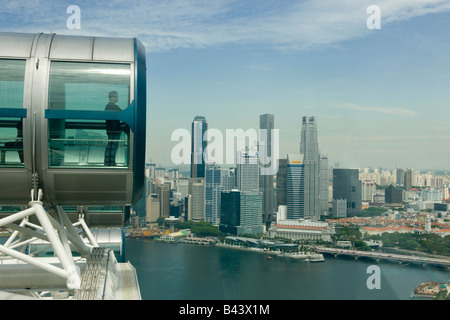 Asien-Singapur-Skyline betrachtet von Himmel Fahrt Stockfoto