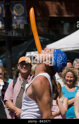 Straße Entertainer schlucken Ballon Portland Samstag Markt Portland Oregon oder USA Stockfoto