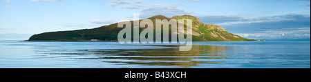 Panorama der Heiligen Insel in Lamlash Bay vor der Küste der Isle of Arran Stockfoto