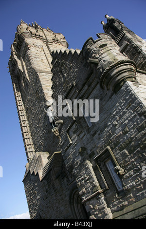 Stadt Stirling, Schottland. Abgewinkelte Nahaufnahme des John Thomas Rochead entworfen National Wallace Monument. Stockfoto