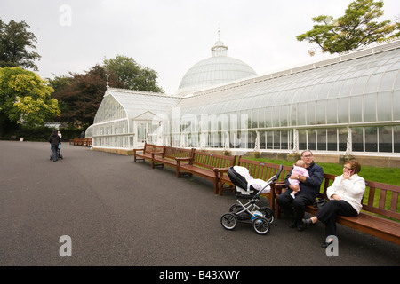 UK Schottland Glasgow Botanic Garden Pfaueninsel Kibble Palace Gewächshaus aus Coulport im Jahre 1873 Stockfoto