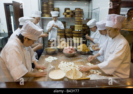 China Shanghai Mann Knödel machen Stockfoto