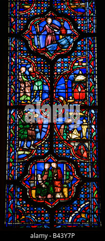 Innenraum der Sainte-Chapelle zeigt Details der mittelalterlichen Glasfenster Platten Paris Frankreich Europa Stockfoto