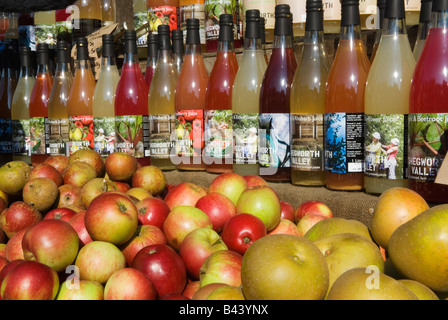 Chegworth Valley Apfelsäfte, Blackheath Farmers Market UK. South East London, England 2008 2000er Jahre HOMER SYKES Stockfoto