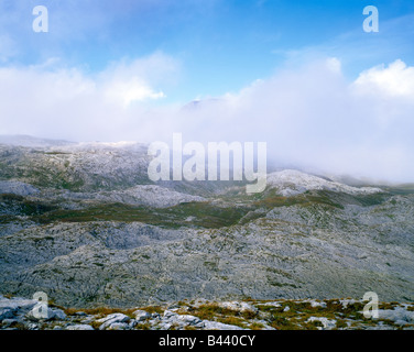 Moräne in nebligen Landschaft Col du Sanetsch Col du Sénin Wallis Wallis Schweiz Schweiz Suisse Alpen Stockfoto