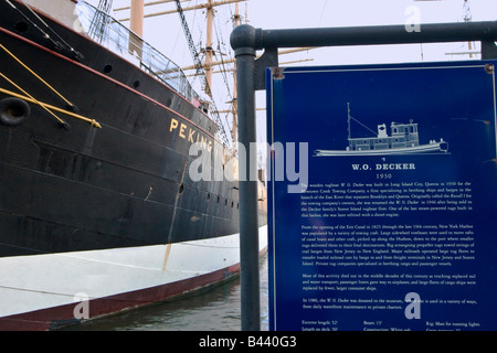 Historischer Großsegler der Peking ist am South Street Seaport in New York gesehen. Stockfoto