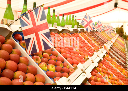 Preisgekrönte bio Obst und Gemüse auf dem Display Stockfoto