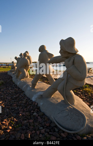 Îles De La Madeleine Quebec Port des Etang du Nord berühmte Fischer-Statue des Bildhauers Langevin Stockfoto