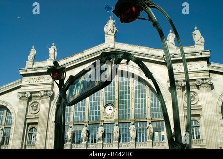 Paris Frankreich, Gare du Nord Paris, historischer Bahnhof, Detail, Vorderseite vor der Fassade, U-Bahn-Schild „Eurostar Bahnhof“, Architektur Stockfoto