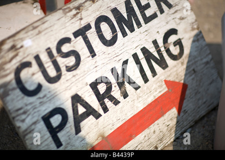 Alte Kunden Parkplatz Schild Stockfoto