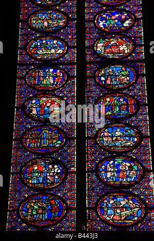 Innenraum der Sainte-Chapelle zeigt Details der mittelalterlichen Glasfenster Platten Paris Frankreich Europa Stockfoto