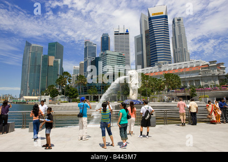 Skyline von Asien-Singapur über Merlion Park gesehen Stockfoto