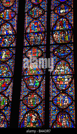 Innenraum der Sainte-Chapelle zeigt Details der mittelalterlichen Glasfenster Platten Paris Frankreich Europa Stockfoto