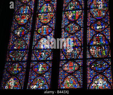 Innenraum der Sainte-Chapelle zeigt Details der mittelalterlichen Glasfenster Platten Paris Frankreich Europa EU Stockfoto