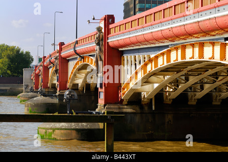 Vauxhall Bridge, Themse, London Stockfoto