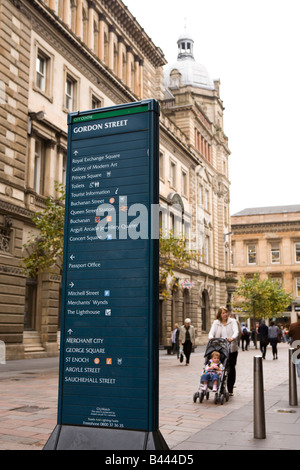 UK Schottland Glasgow Buchanan Street Tourist Information Board zeigt Sehenswürdigkeiten Stockfoto