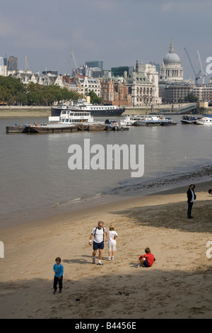 London Stadt Fluss Themse Ebbe Strand Stadt London England uk gb Stockfoto