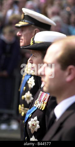 Königsmutter Beerdigung April 2002 Prinzessin Anne in Parade mit Prinz Edward und Prinz Philip Stockfoto