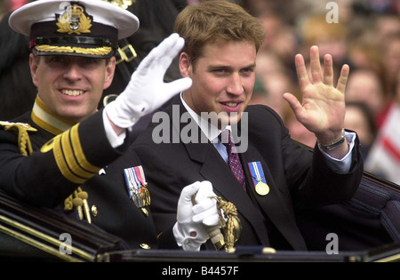 Königin Elizabeth Golden Jubilee Juni 2002 Prinz Andrew und Prinz William Talfahrt der Mall in Richtung St. Pauls Kathedrale Stockfoto