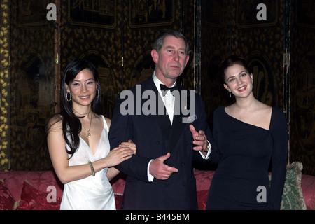 Prinz Charles bei Filmpremiere November 2000 der Prinz gehostet Abendessen für Charlies Engel Schauspielerinnen, Lucy Liu und Drew Barrymore Stockfoto