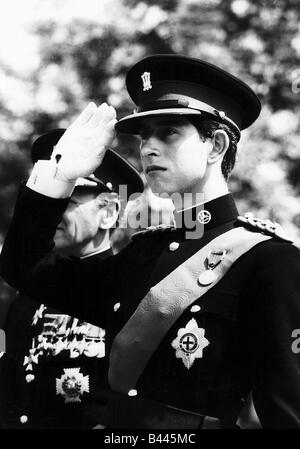 Prinz Charles in militärischen Uniform in der Öffentlichkeit für die erste Zeit Einweihungsfeier der neuen Royal Regiment of Wales Juni 1969 Stockfoto