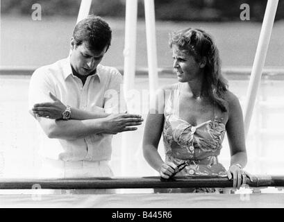 Prinz Andrew Duke of York mit seiner neuen Frau Sarah Ferguson auf ihrer Hochzeitsreise auf der königlichen Yacht Britannia Juli 1986 Stockfoto