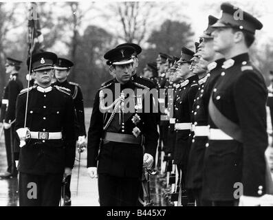 Prinz Charles inspiziert eine Ehrengarde in Sandhurst einheitliche Dezember 1978 Stockfoto